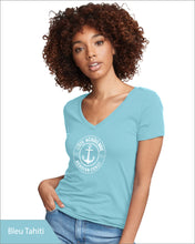 Charger l&#39;image dans la galerie, F0451 - T-shirt à col en V  pour femme  CÔTE ACADIENNE / ACADIAN COAST